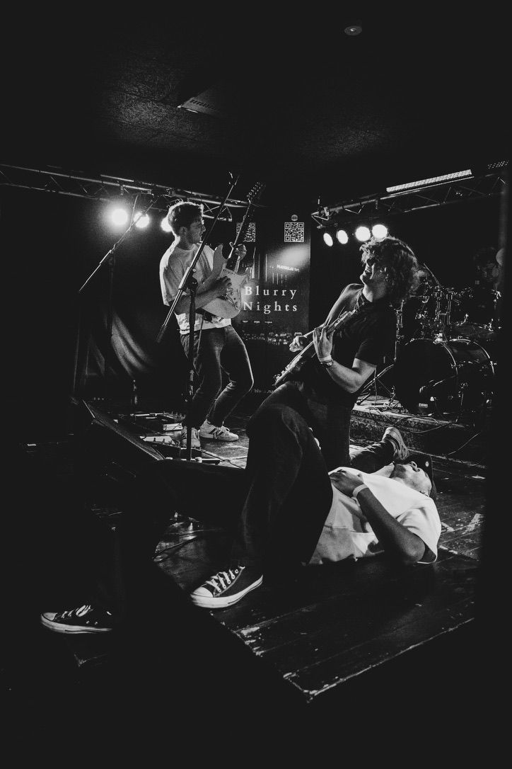 BLURRY NIGHTS - Pressefoto